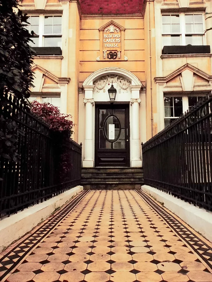 Order and calm in everyday architecture.