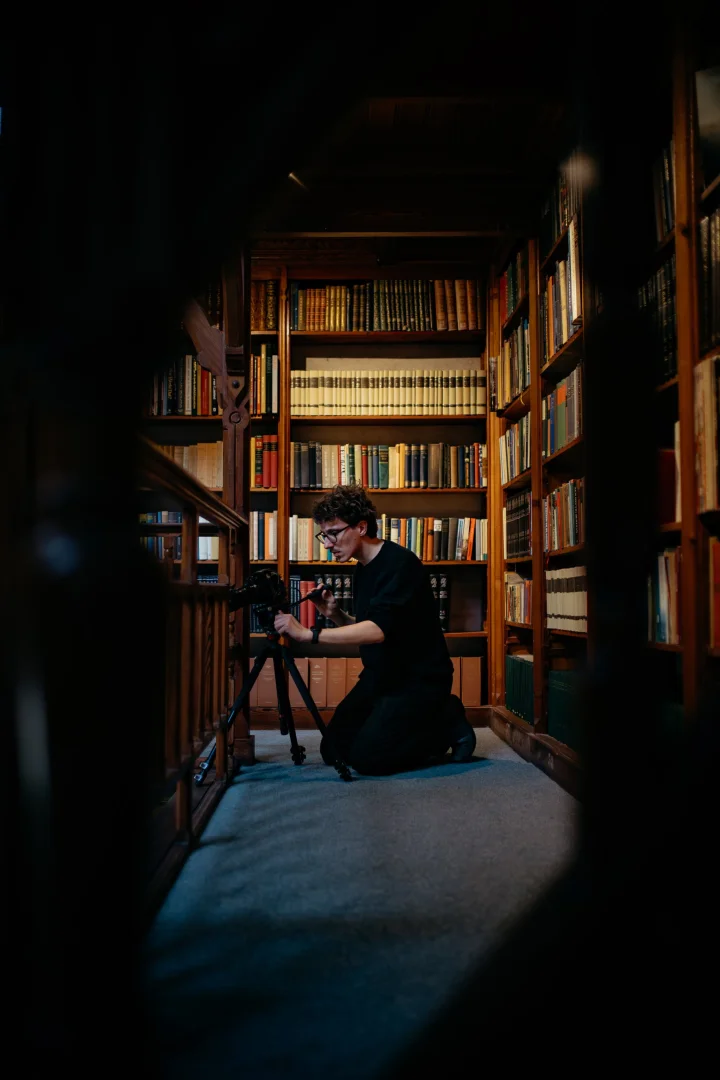 Behind the scenes - Image 1